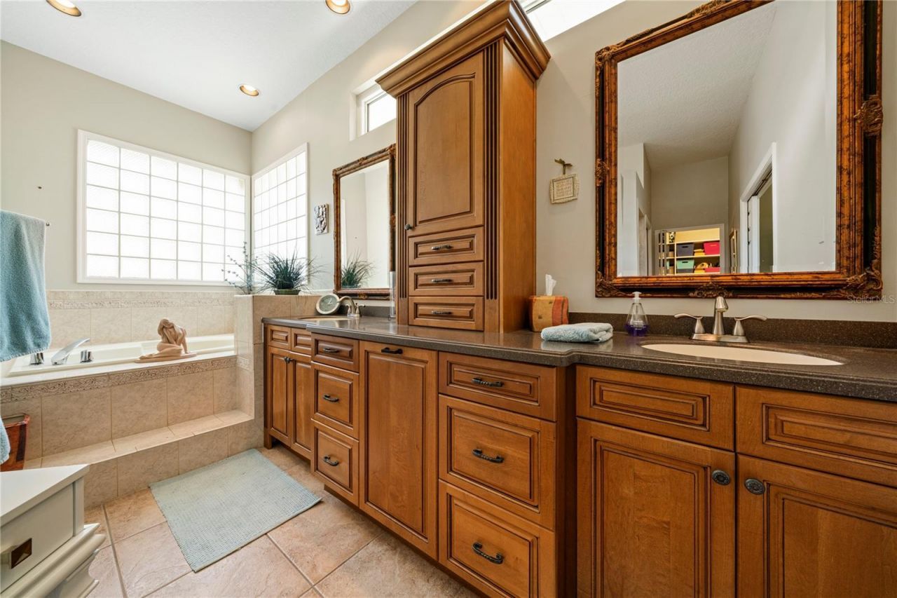 961 Live Oak Avenue Ne, Saint Petersburg, FL 33703 Photo