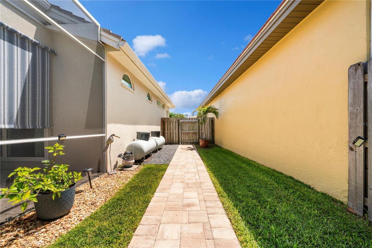 961 Live Oak Avenue Ne, Saint Petersburg, FL 33703 Photo