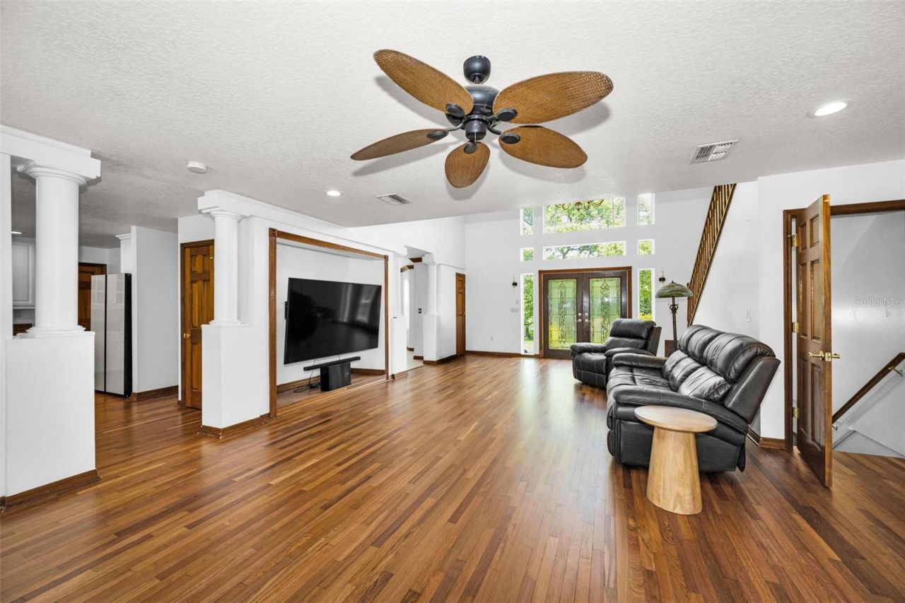 11046 Lakeview Drive, New Port Richey, FL 34654 Photo
