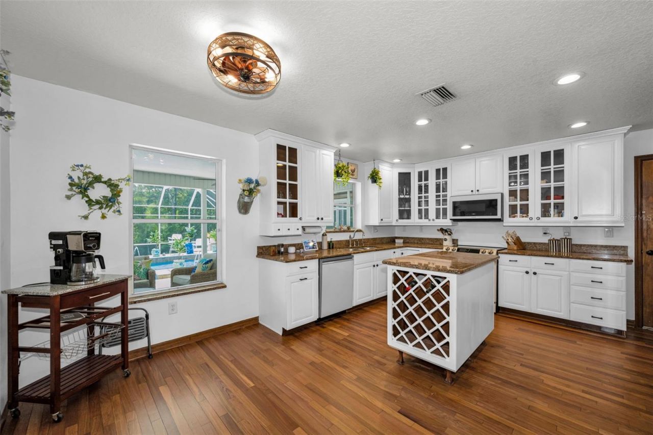 11046 Lakeview Drive, New Port Richey, FL 34654 Photo