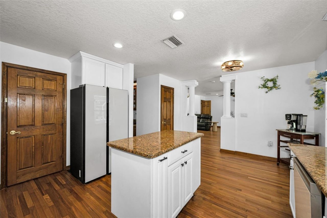 11046 Lakeview Drive, New Port Richey, FL 34654 Photo