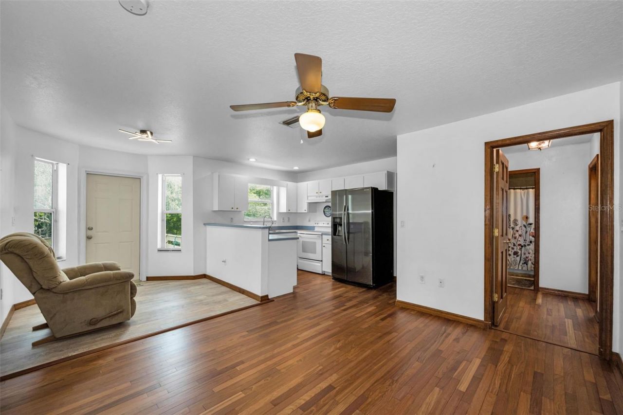 11046 Lakeview Drive, New Port Richey, FL 34654 Photo