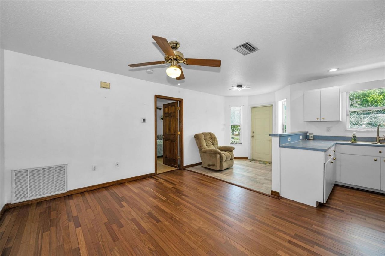 11046 Lakeview Drive, New Port Richey, FL 34654 Photo