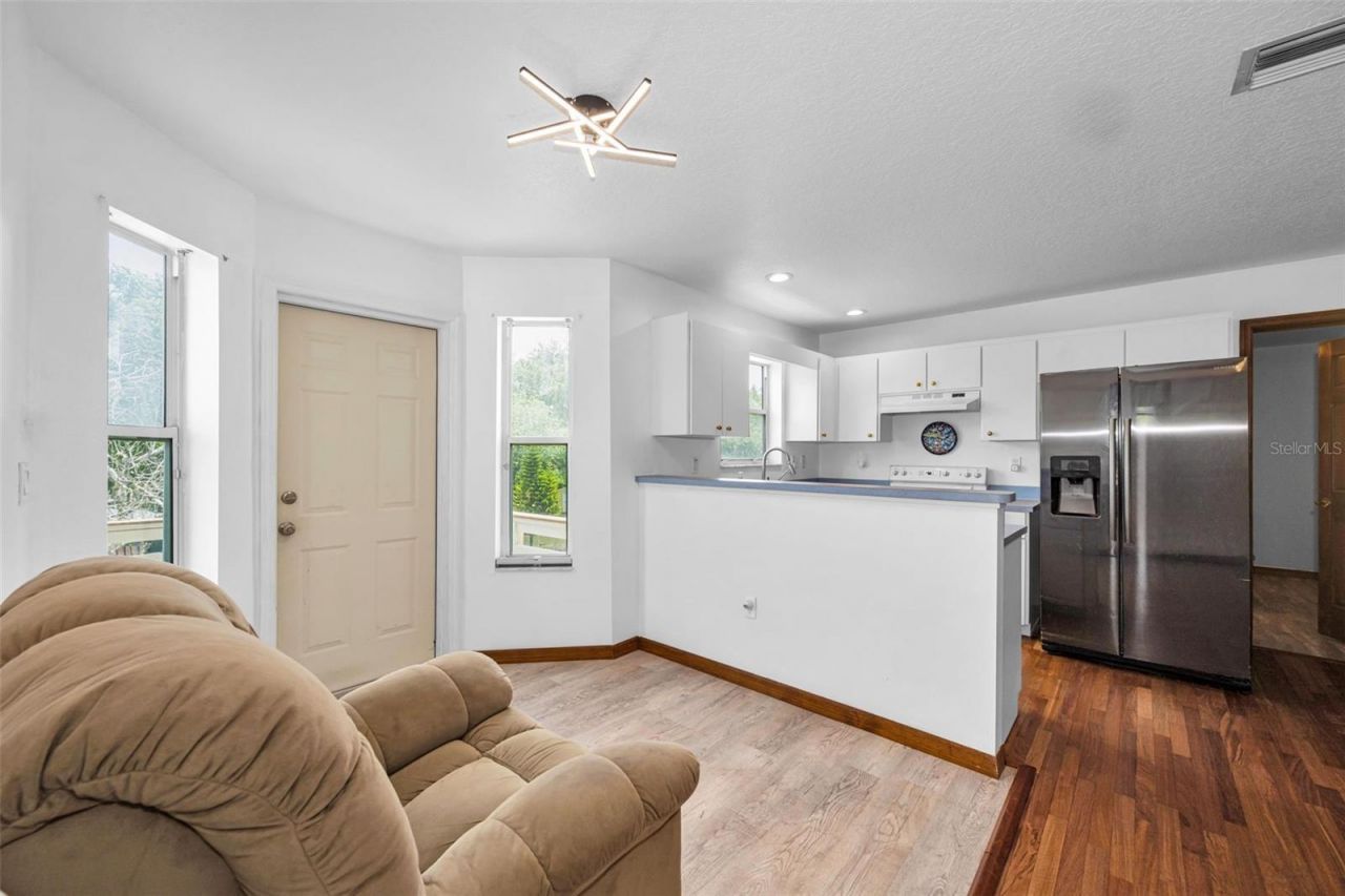 11046 Lakeview Drive, New Port Richey, FL 34654 Photo