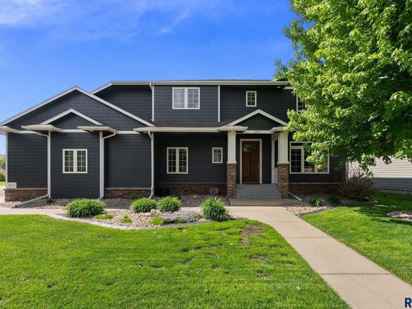 2613 E Yorkshire St, Sioux Falls, SD 57108