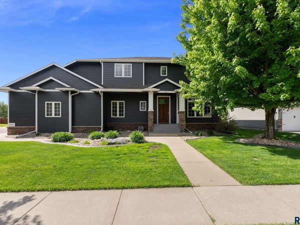 2613 E Yorkshire St, Sioux Falls, SD 57108