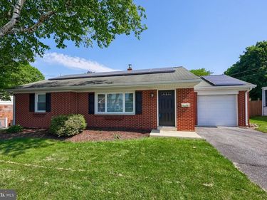 415 W END AVENUE, AKRON, PA 17501