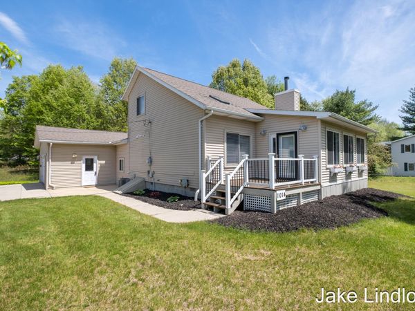 11014 E Royal Road, Stanwood, MI 49346