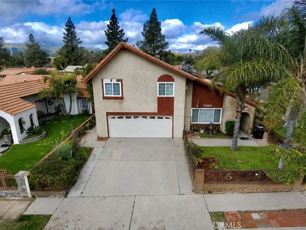 15305 La Valle, Sylmar, CA 91342