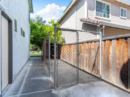 1061 Plymouth Dr, Tracy, CA 95376 Photo