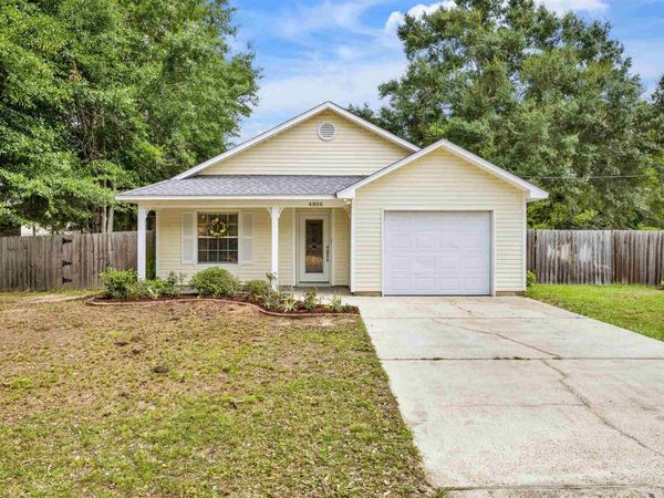 4806 Fairoaks Dr, Pace, FL 32571
