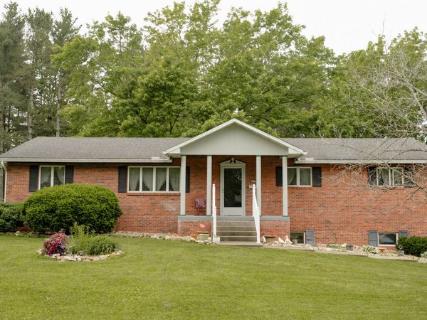 1050 W Chestnut Street , Houston, MO 65483