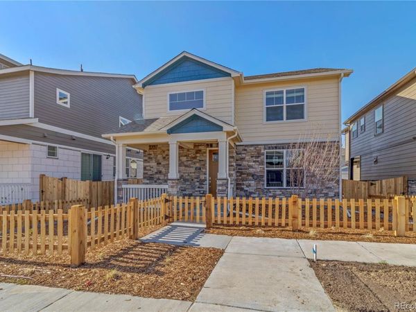 827 N Quatar Street , Aurora, CO 80018