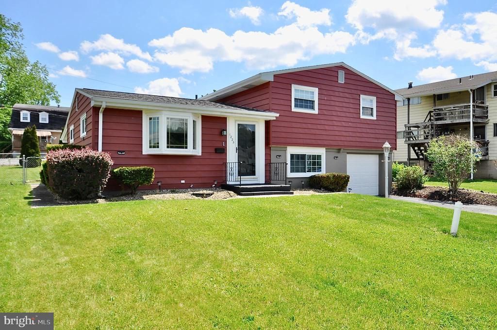1225 ADAMS AVENUE, ALTOONA, PA 16602
