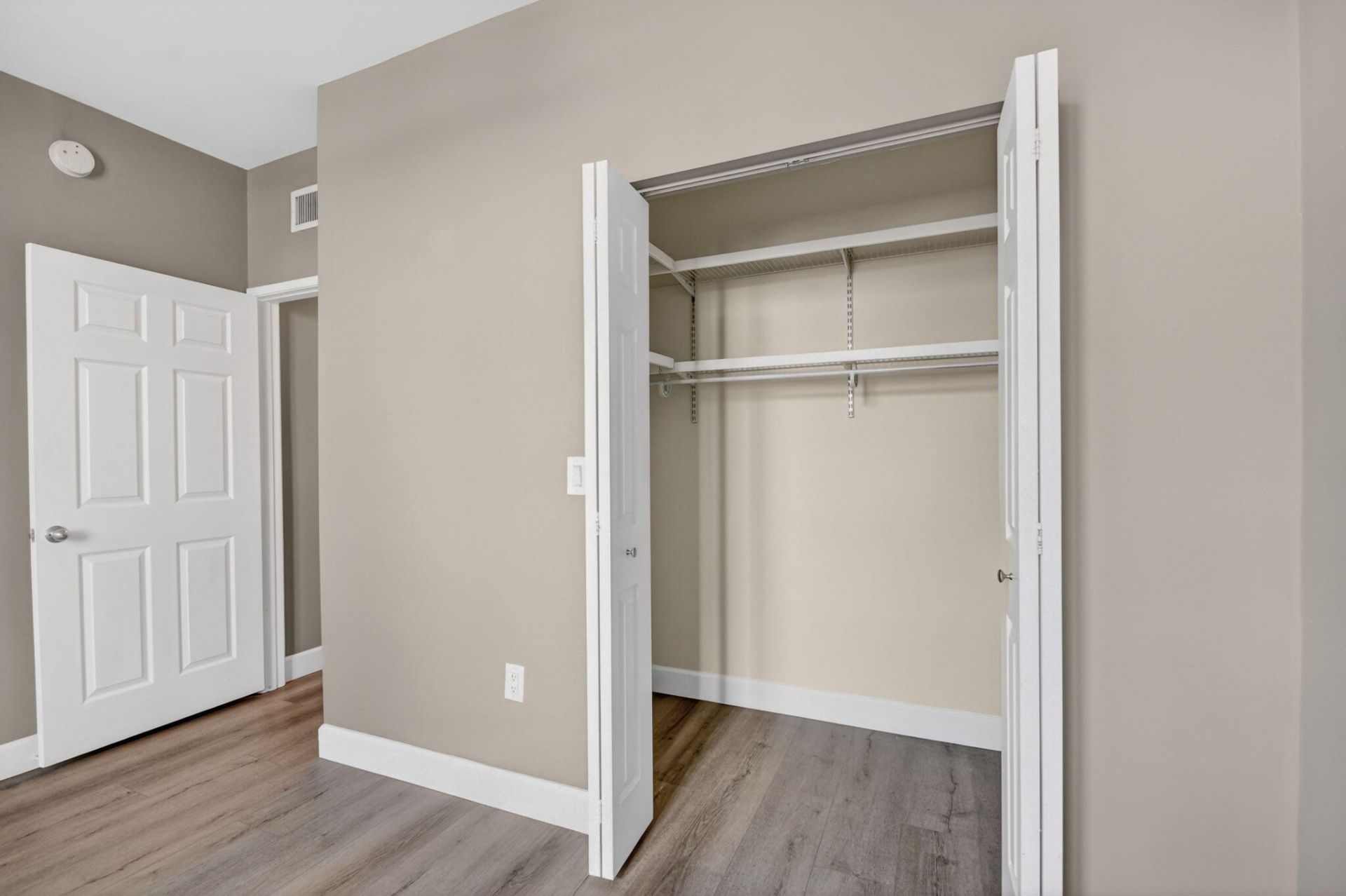 651 Okeechobee Boulevard, Unit 1008, West Palm Beach, FL 33401 Photo