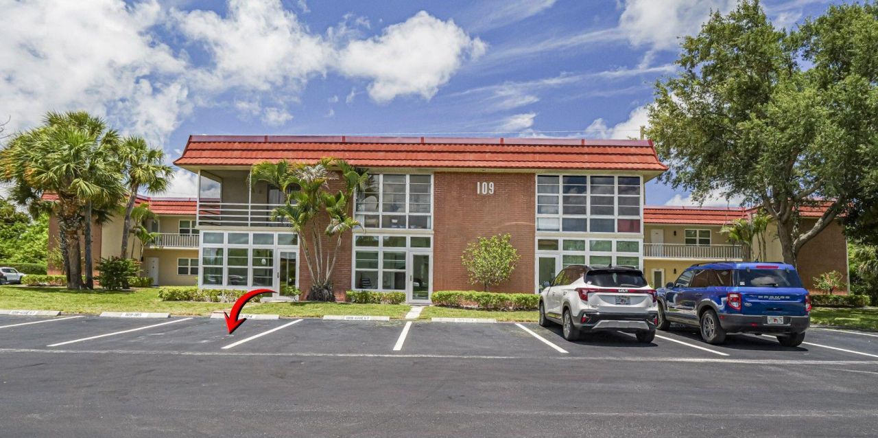 109 Spring Lake Court, Unit 105, Vero Beach, FL 32962 Photo