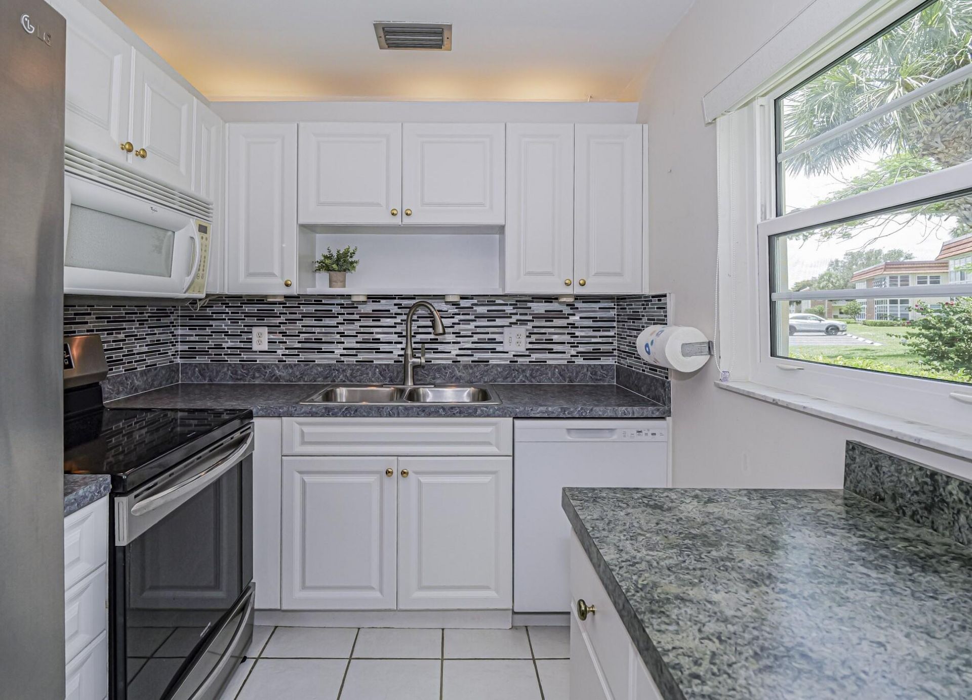 109 Spring Lake Court, Unit 105, Vero Beach, FL 32962 Photo