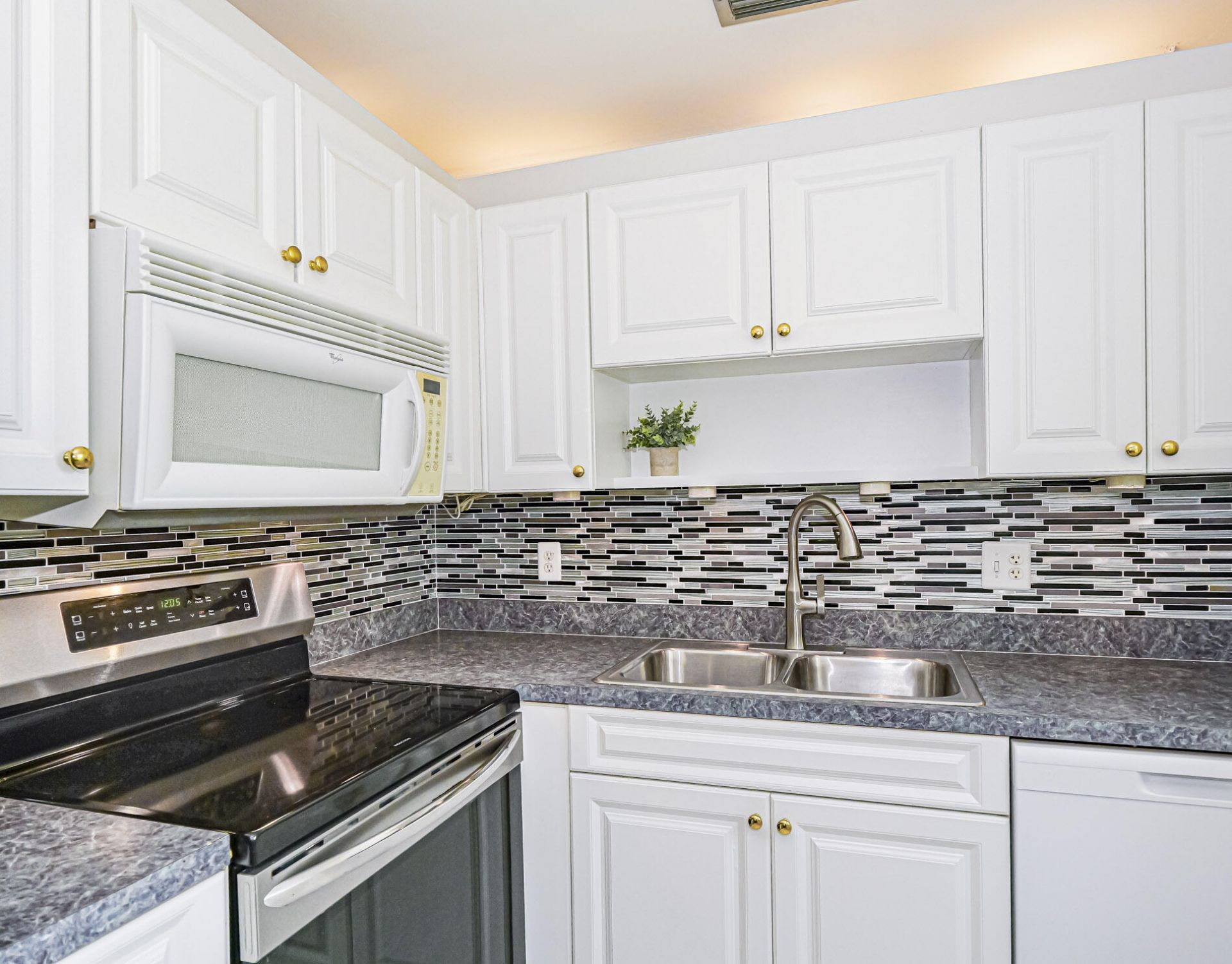 109 Spring Lake Court, Unit 105, Vero Beach, FL 32962 Photo