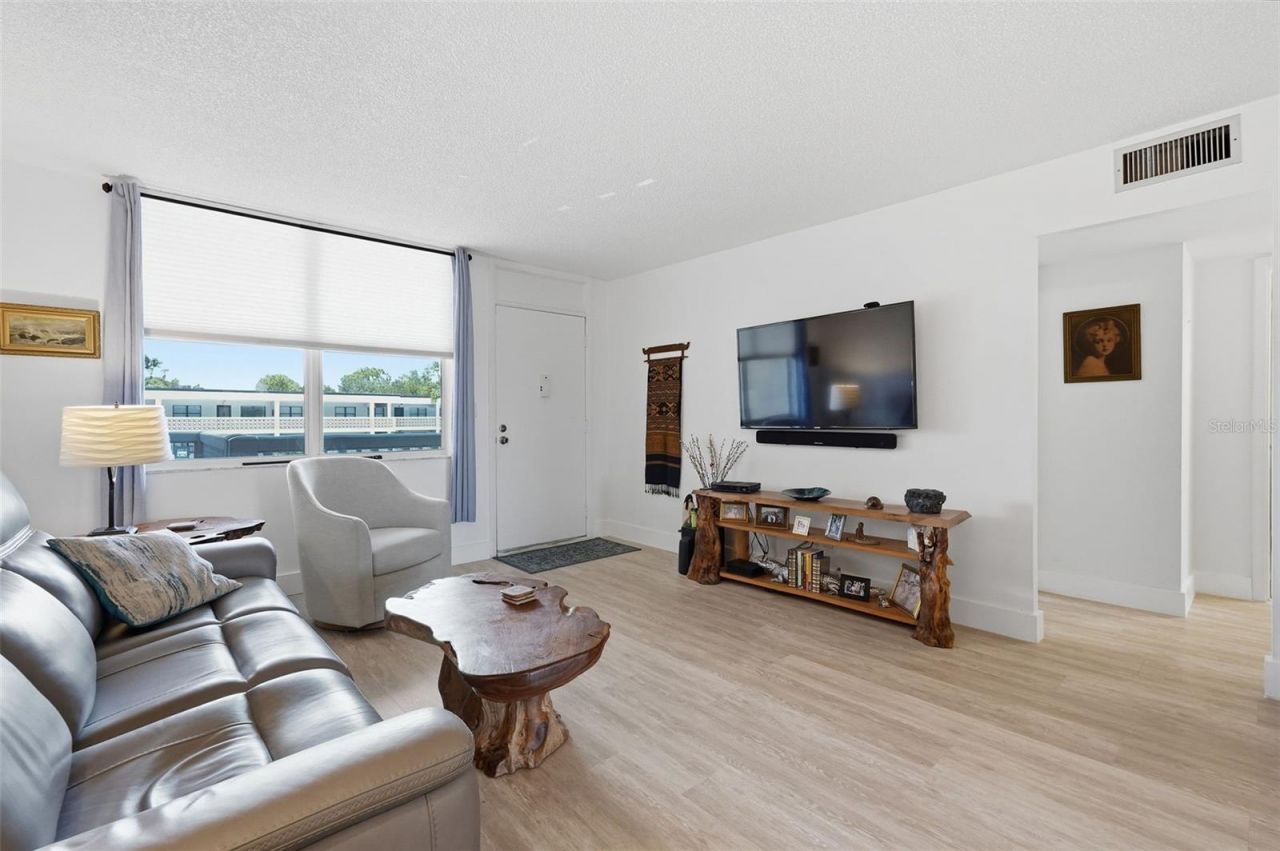 4915 Bay Street Ne, Unit 323, Saint Petersburg, FL 33703 Photo