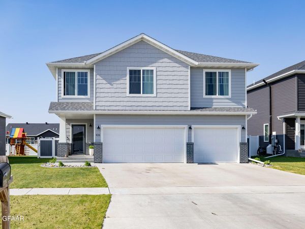 426 PLYMOUTH Lane , Grand Forks, ND 58201