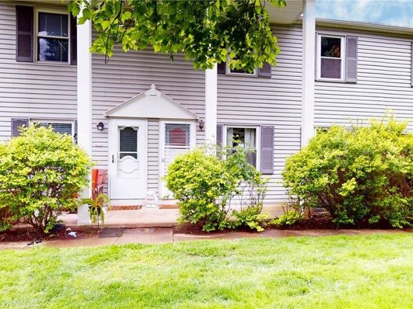 10540 Ravenna Road , Unit 14, Twinsburg, OH 44087