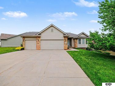 5006 Fountain Drive , Papillion, NE 68133