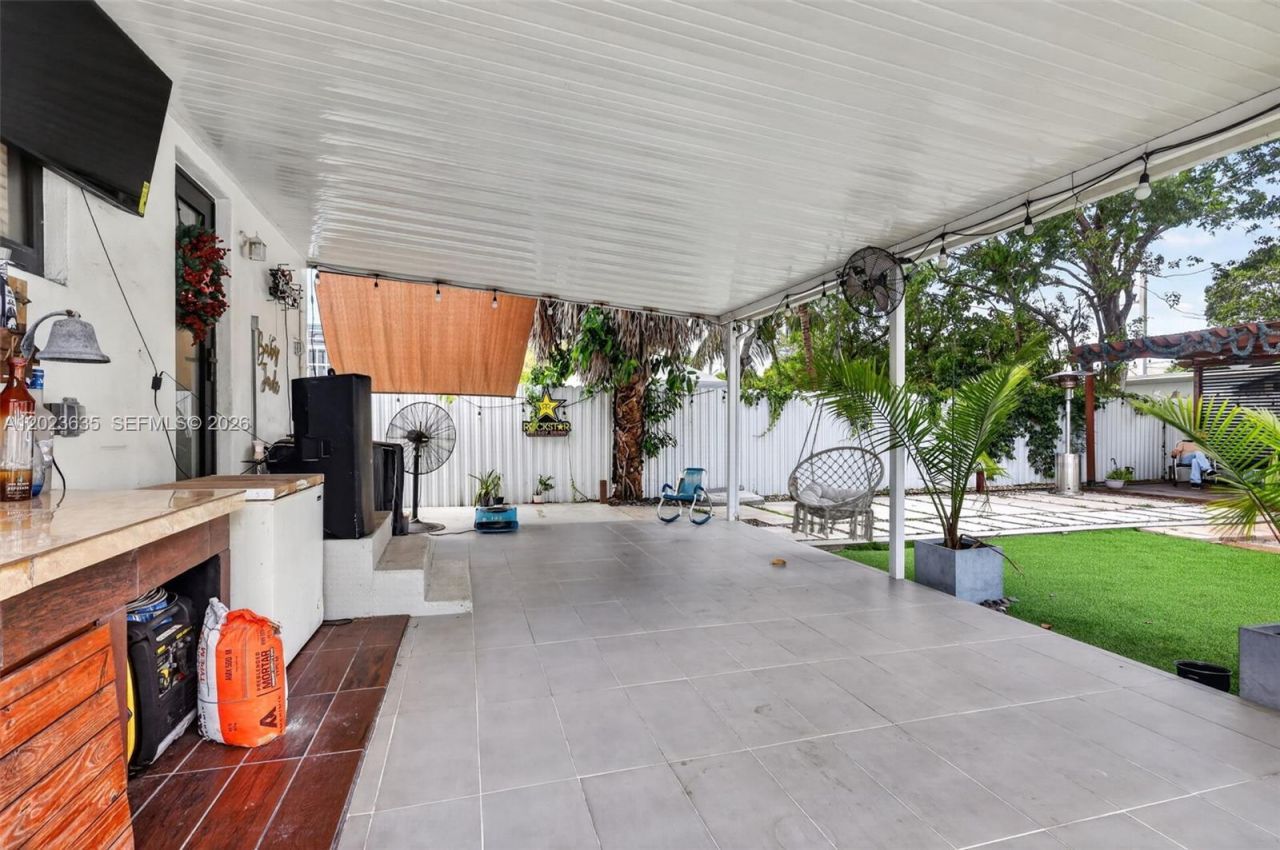 1485 NW 57th St , Miami, FL 33142 Photo