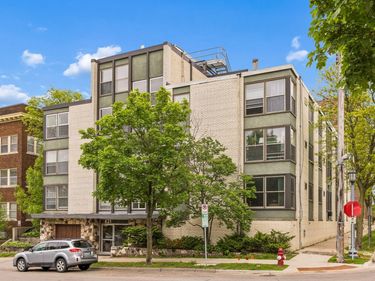 821 Douglas Avenue, Unit 205, Minneapolis, MN 55403