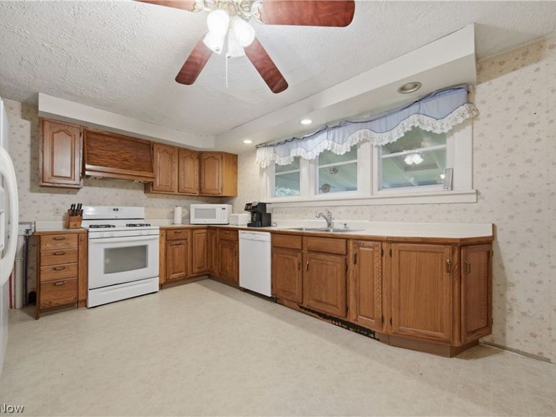 328 Portage Street NW, North Canton, OH 44720 Photo 13