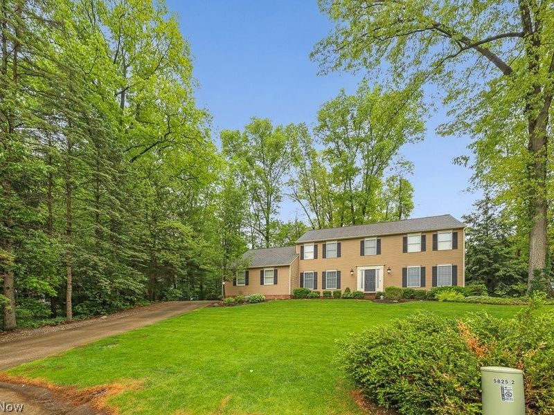 5826 Garth Circle NW, Canton, OH 44718 Photo 2
