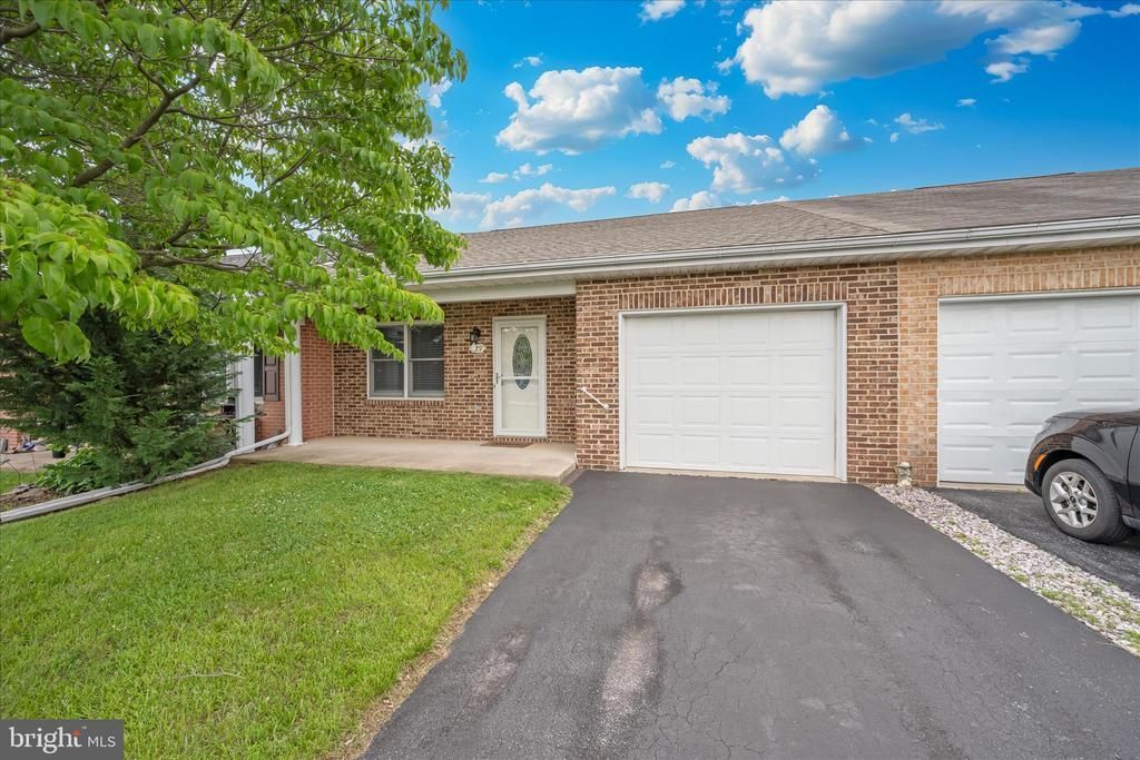 129 Sunflower Drive, Hagerstown, MD 21740 Main Photo