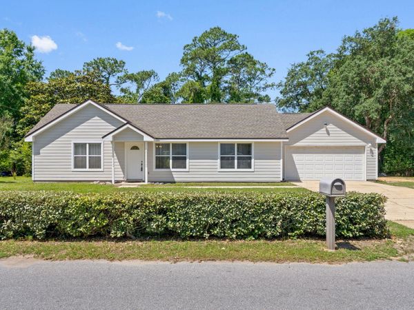 1929 Williams Creek Drive, Navarre, FL 32566