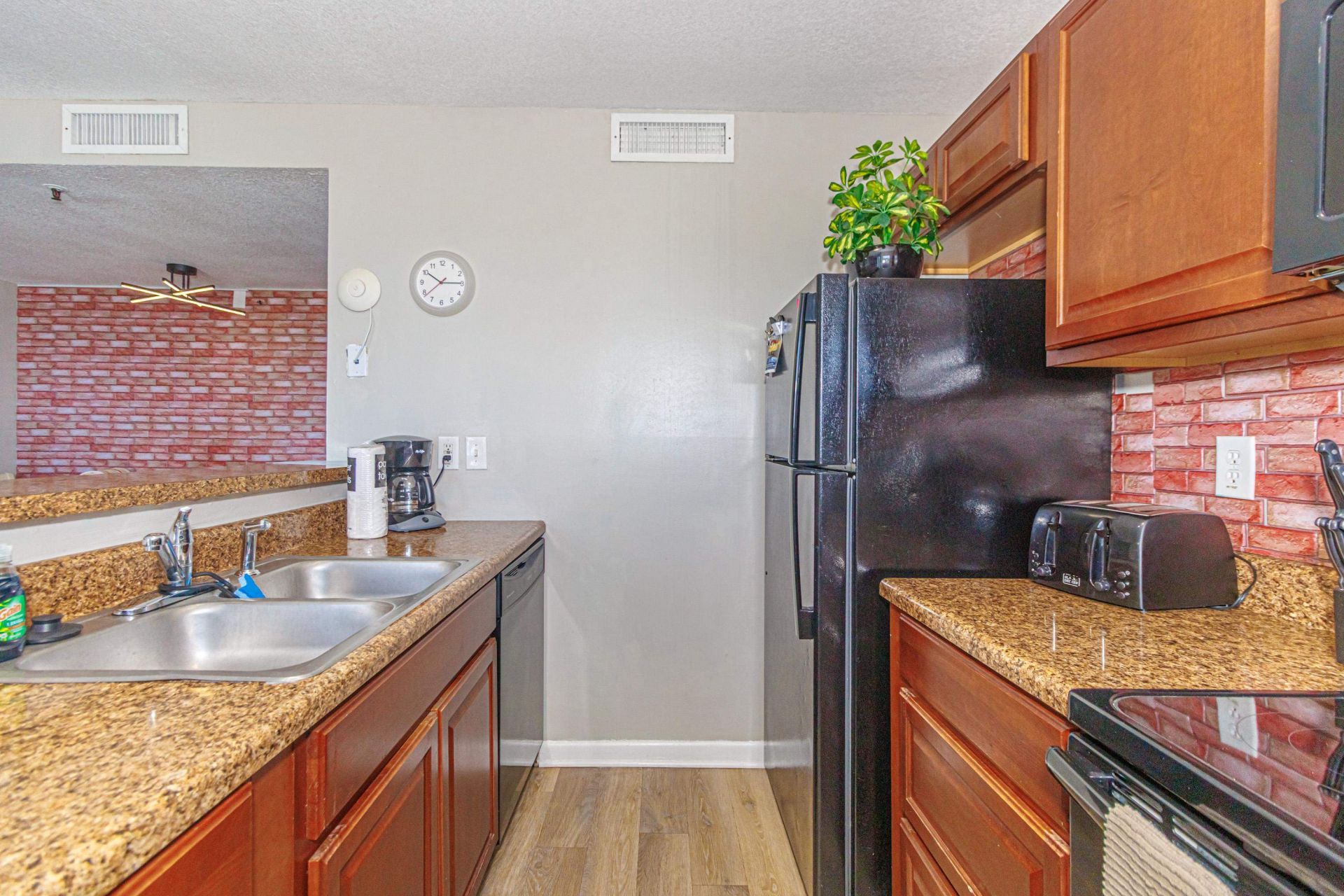 5905 S Kings Hwy.  Photo 11