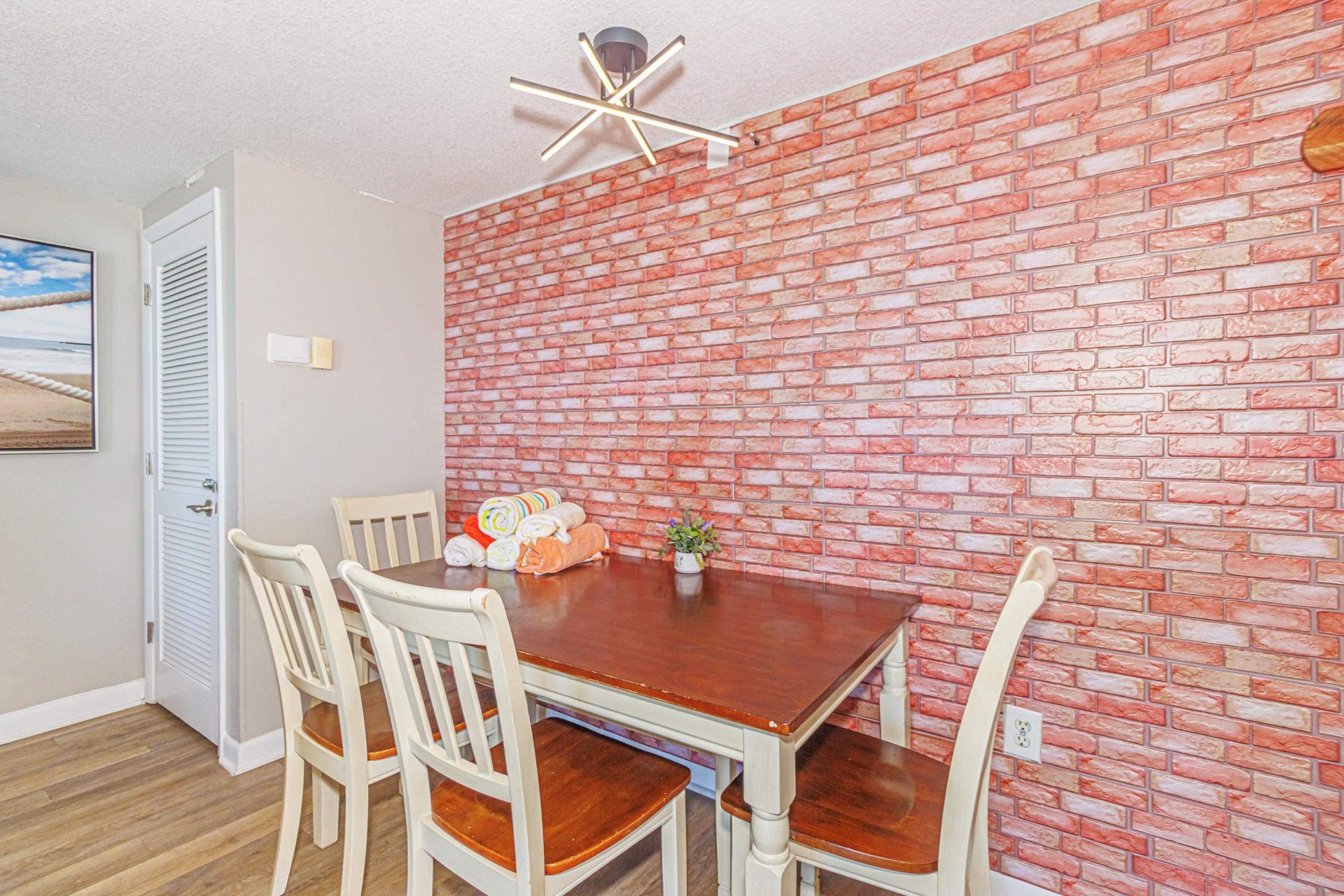 5905 S Kings Hwy.  Photo 16