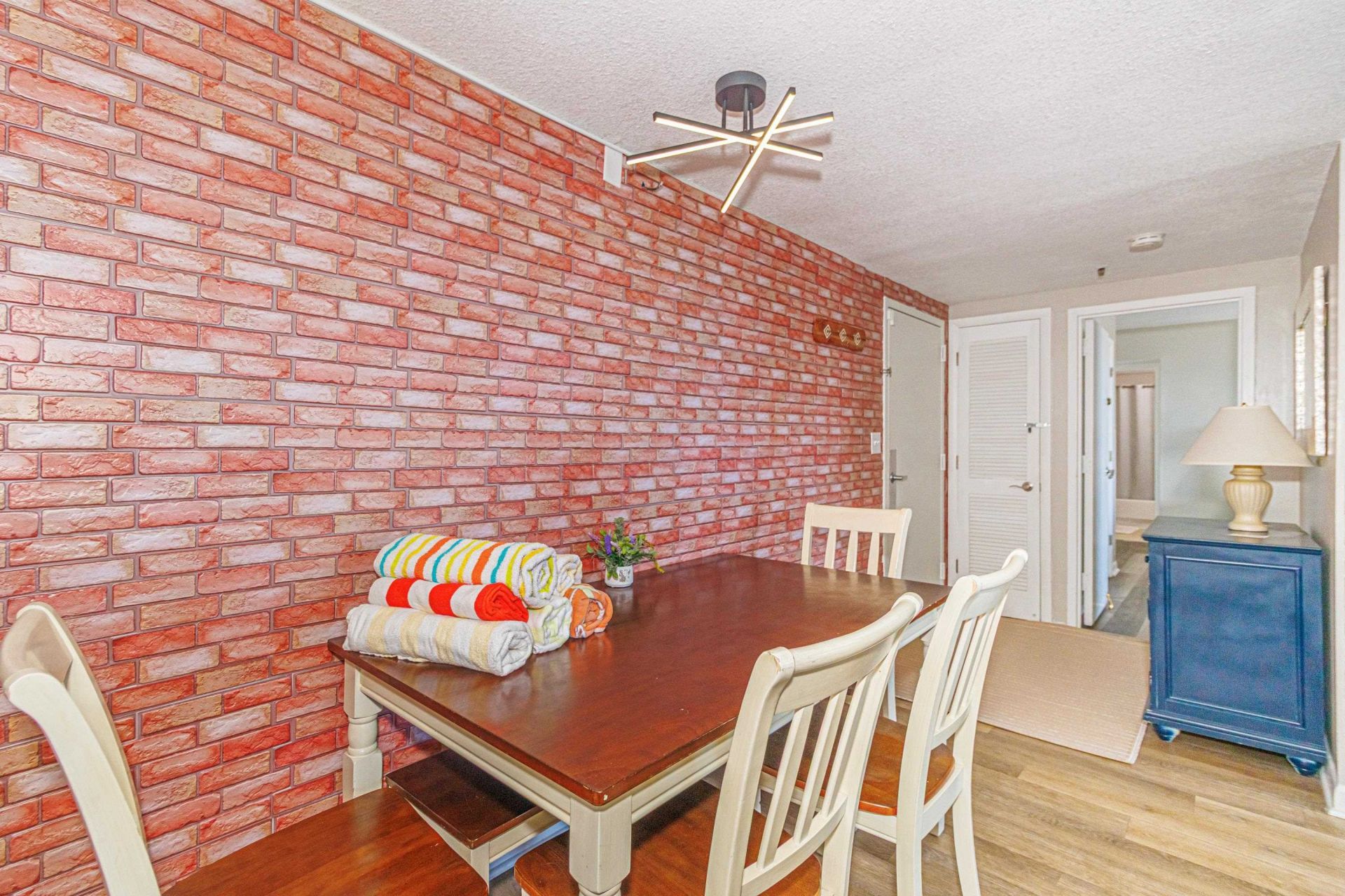 5905 S Kings Hwy.  Photo 17