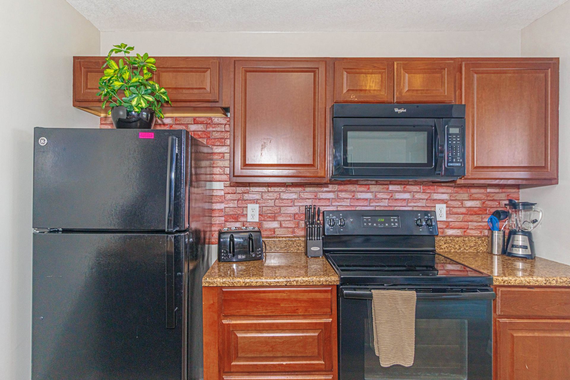 5905 S Kings Hwy.  Photo 31