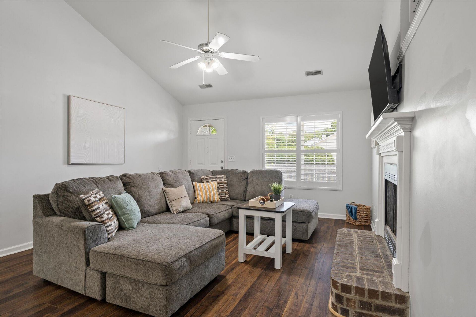 8655 Bentwood Drive Photo 4