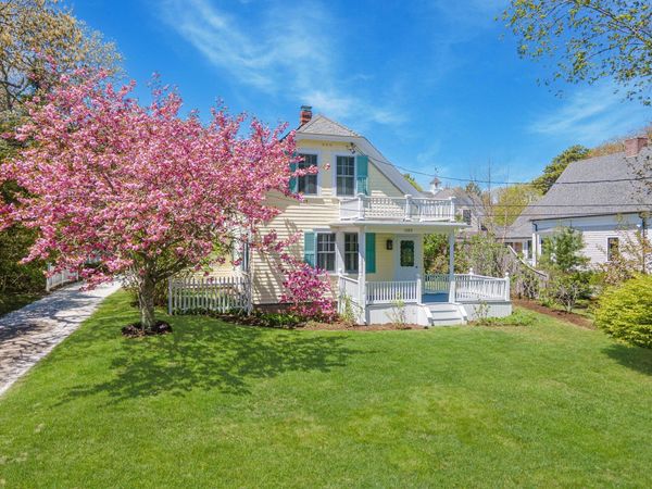 1089 Main Street , Cotuit, MA 02635