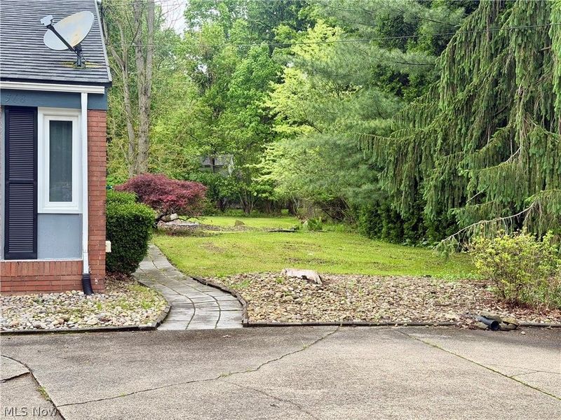 568 Northlawn Drive , Youngstown, OH 44505 Photo 6