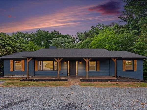 3927 Beacon Drive , Winston-Salem, NC 27106