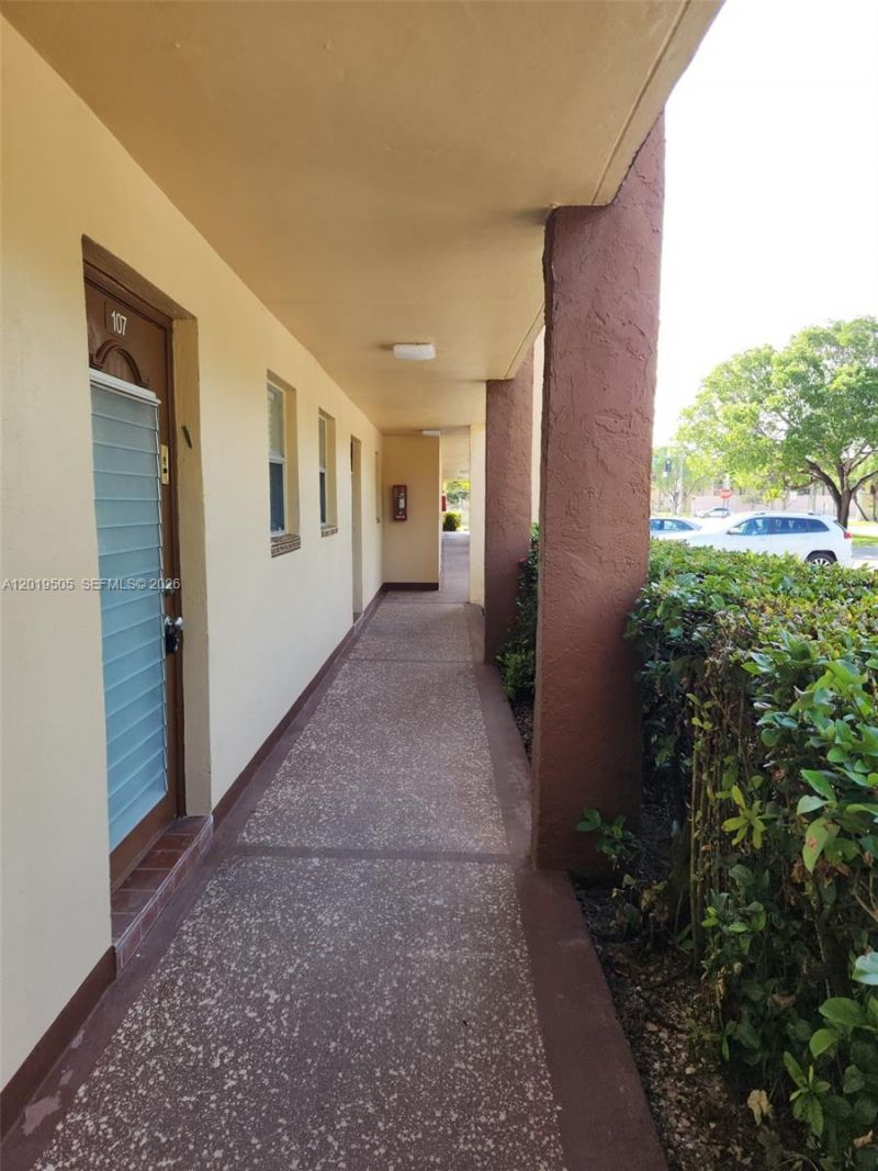 2811 N Pine Island Rd, Unit 107, Sunrise, FL 33322 Photo