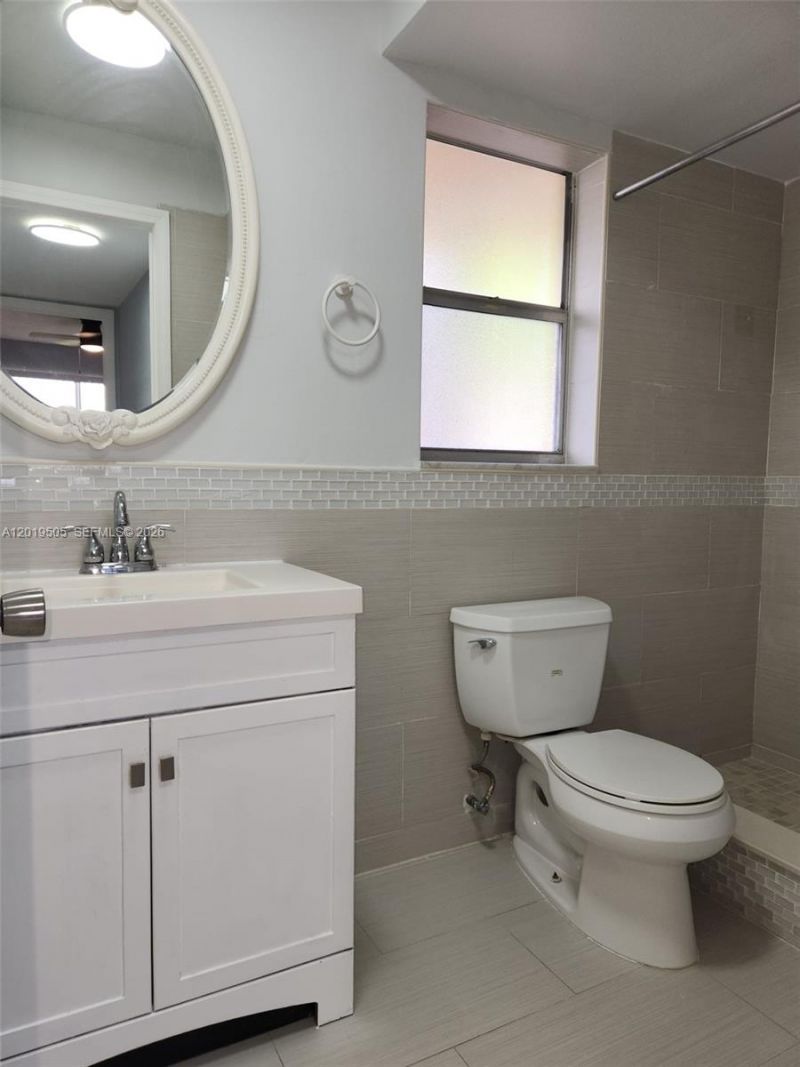 2811 N Pine Island Rd, Unit 107, Sunrise, FL 33322 Photo