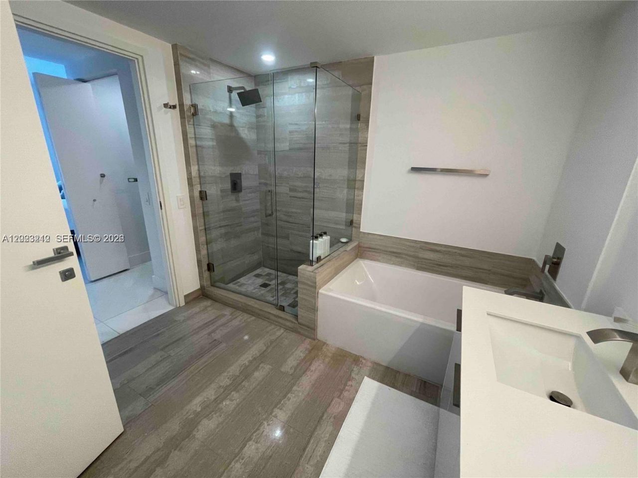 1300 Brickell Bay Dr , Unit 2304, Miami, FL 33131 Photo
