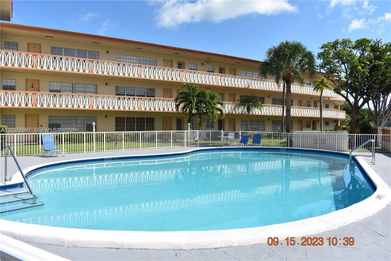 11840 NE 19th Dr , Unit 14, North Miami, FL 33181 Photo