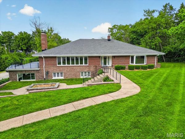 11447 Clayton Road, St Louis, MO 63131