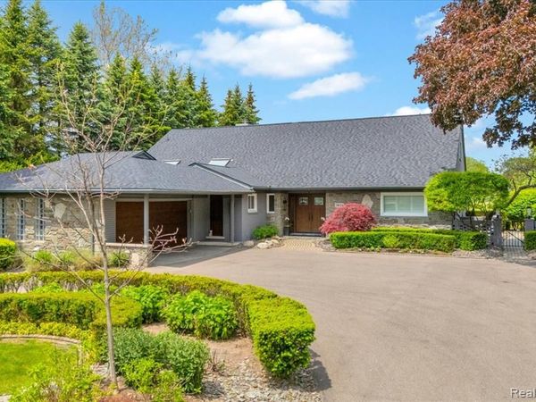 3816 W Maple Road , Bloomfield Twp, MI 48301