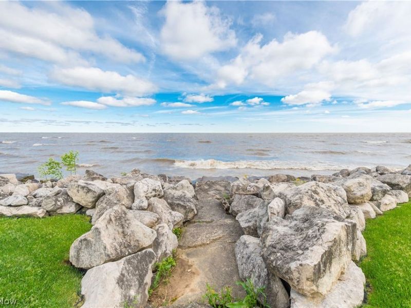 215 Grand Harbour , Vermilion, OH 44089 Photo 38
