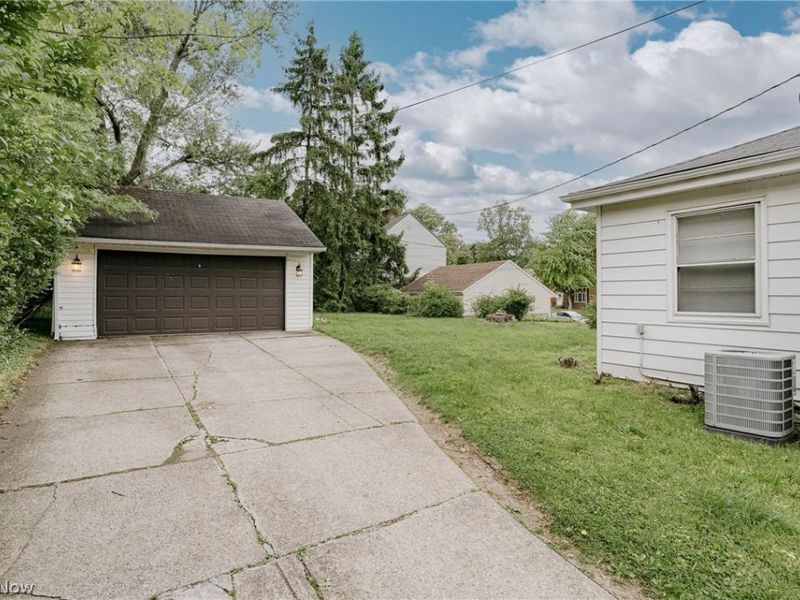 1830 Beverly Hills Drive, Euclid, OH 44117 Photo 25
