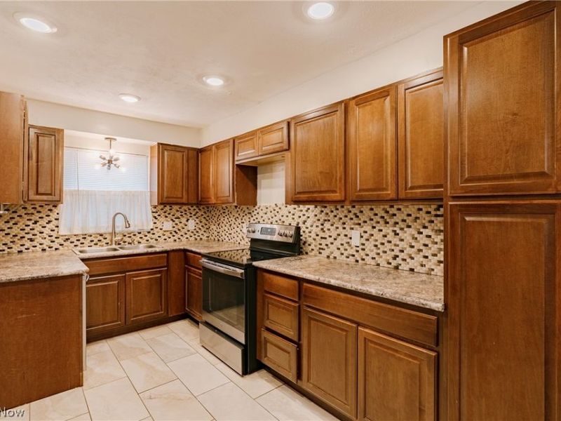 1830 Beverly Hills Drive, Euclid, OH 44117 Photo 9