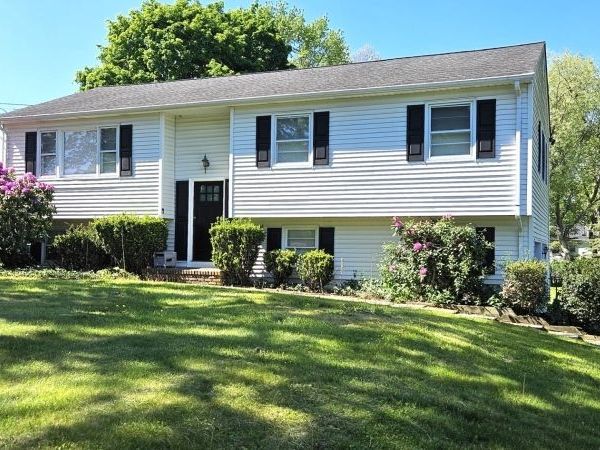 8 Hillside Rd, Mansfield, NJ 07840